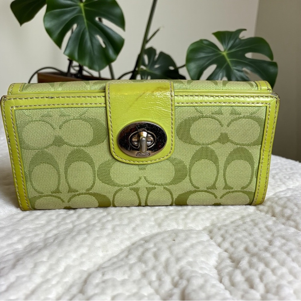 Lime Green Vintage Turnlock Wallet